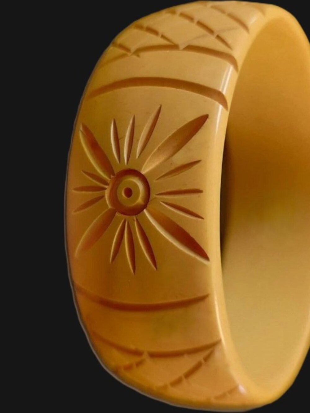 Vintage 1940's Bakelite Carved Butterscotch Bangle Bracelet -1"w EUC - Picture 3 of 7